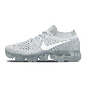 Nike VaporMax Flyknit Sneaker in Light Gray and White